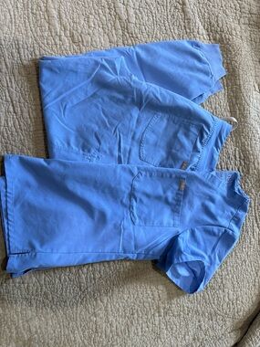 FIGS Scrub Top and Pants Set